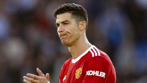 BRIGHTON, ENGLAND - MAY 07: Manchester Uniteds Cristiano Ronaldo applauds the fans at the final whistle  during the Premier League match between Brighton & Hove Albion and Manchester United at American Express Community Stadium on May 7, 2022 in Brighton, United Kingdom. (Photo by David Horton - CameraSport via Getty Images)