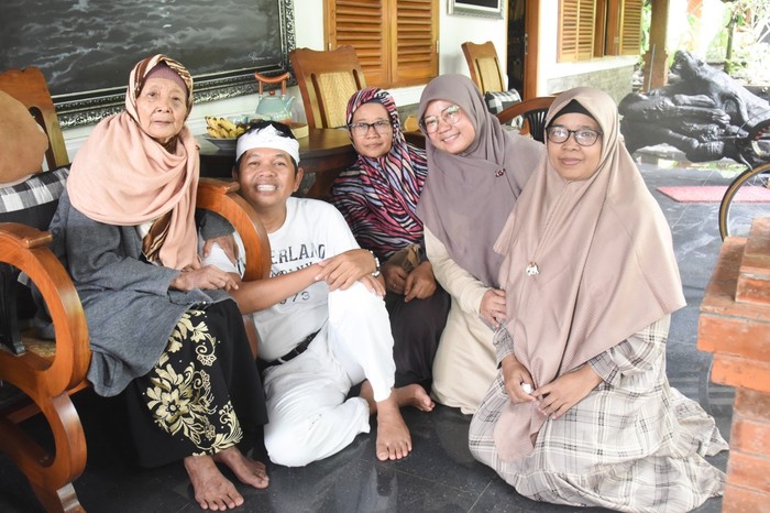 Dedi Mulyadi dan Nenek 82 Tahun