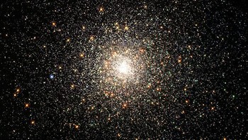 Teleskop Hubble menangkap potret galaksi spiral NGC 4414 pada tahun 1999.