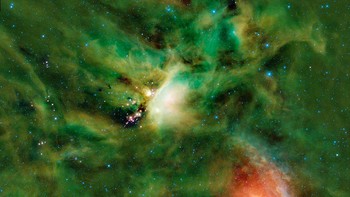 Berikutnya ada Rho Ophiuchi. Ini merupakan kompleks awan berwarna hijau yang terdapat di Galaksi Bima Sakti.