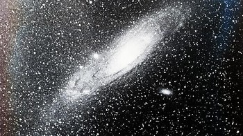 Pertama ada foto Galaksi Andromeda yang dijepret pada tahun 1900.