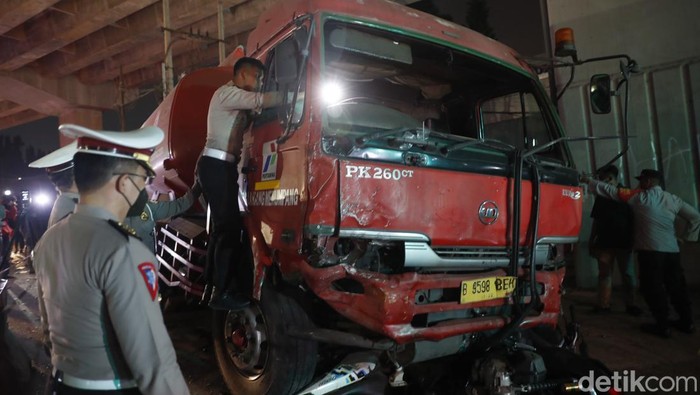 Total ada 12 kendaraan yang terlibat dalam kecelakaan maut Truk Pertamina di Jalan Alternatif Cibubur, Bekasi, Jawa Barat.