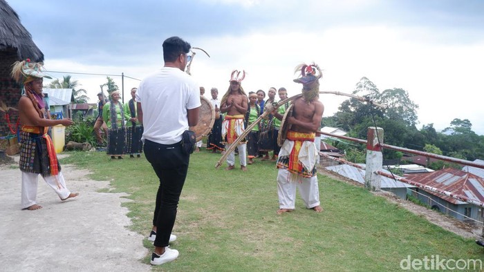 Familiarization trip dari Kemenparekraf bersama para KOL dan media di desa wisata Liang Ndara.