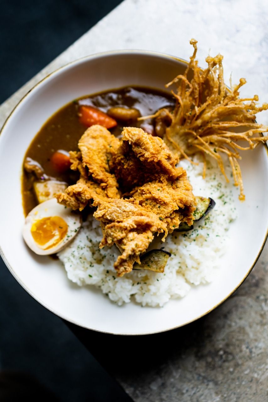Di Bistro Terbaru Ini Bisa Makan Siang Nasgor Buntut hingga Smokey Ribs