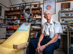 Dokter Berusia 91 Tahun Masih Buka Praktik di Kota Darwin di Australia