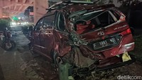 Polisi telah mendatangi lokasi kecelakaan untuk melakukan olah tempat kejadian perkara (TKP). Polisi juga mengevakuasi korban-korban dari lokasi kejadian. Rizky Adha Mahendra/detikcom