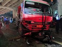 Truk Pertamina Tabrak 10 Motor Di Cibubur, 11 Orang Tewas