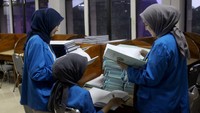 Beginilah saat mahasiwa dan mahasiswi menghabiskan dan mencari literasi di Perpustakaan FT UP. Agar mahasiswa yang dulunya kuliah, menjadi job seeker dan kemudian jadi worker sungguh merupakan tahap yang tak mudah dan dapat dilalui dengan indah.