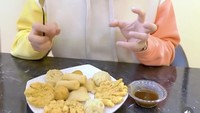 Cicip pempek khas Palembang, diriya ini merupakan penggemar berat pempek. Mulai dari pempek kulit, adaan, sampai kapal selam. Foto: Instagram Richard Lee