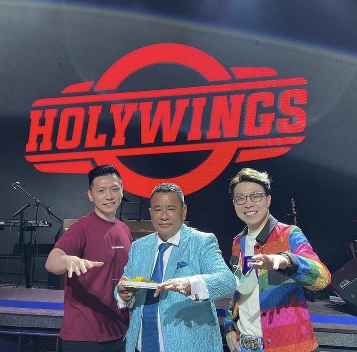 Gaya Modis dr. Richard Lee Saat Makan Bareng Hotman Paris di Holywings Gaya Modis dr. Richard Lee Saat Makan Bareng Hotman Paris di Holywings