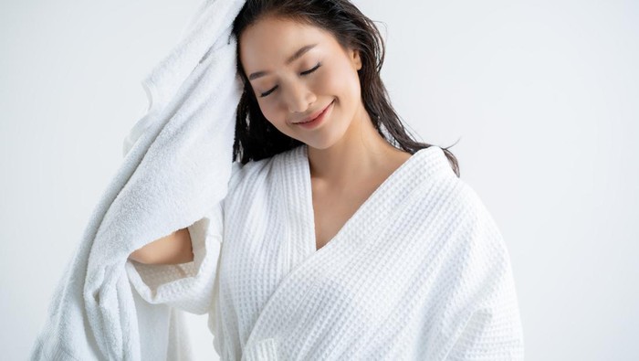 7 Efek Mandi Malam, Mengganggu Kualitas Tidur Hingga Memicu Rematik