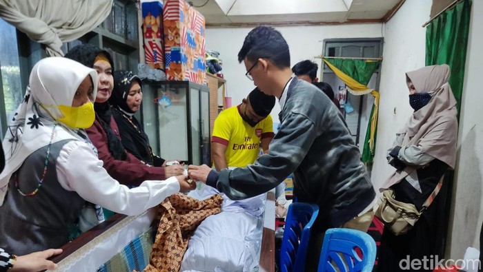 Jenazah Muhammad Ismaun, korban penembakan KKB, tiba di rumah duka di Palu, Sulteng.