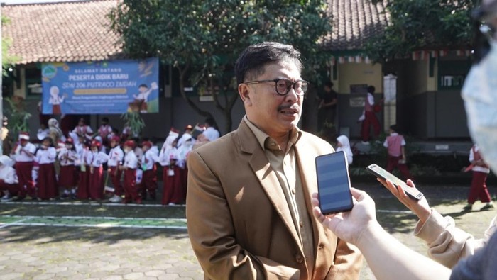 Kadisdik Kota Bandung Hikmat Ginanjar.
