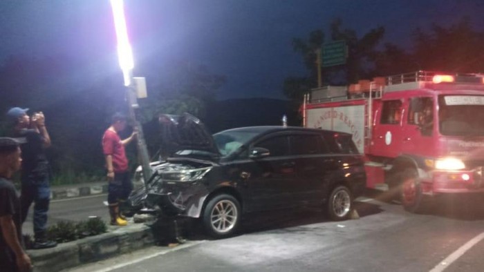 Kecelakaan mobil Kadis Kominfo Sidrap