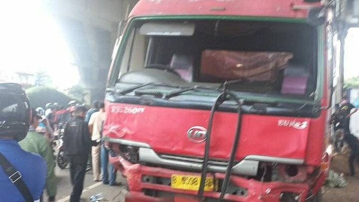 Kecelakaan truk Pertamina di Cibubur