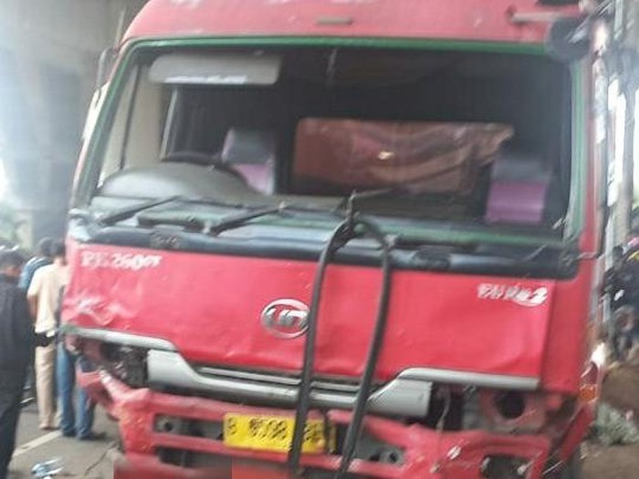 Kecelakaan truk Pertamina di Cibubur