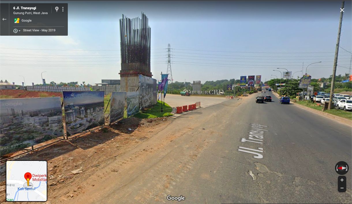 Lampu lalu lintas di lokasi kecelakaan truk Pertamina, Transyogi, Jl Alternatif Cibubur, Bekasi. (Google Street View)