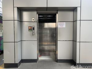 Ternyata Ini Lho, Alasan Adanya Cermin di Dalam Lift