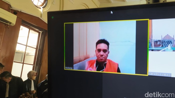 Mas Bechi saat menjalani sidang perdana