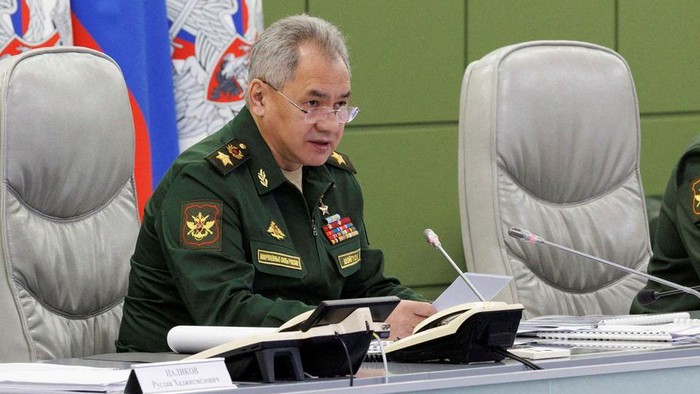 Russian Defence Minister Sergei Shoigu chairs a meeting with the leadership of the Armed Forces, in Moscow, Russia July 5, 2022. Russian Defence Ministry/Handout via REUTERS