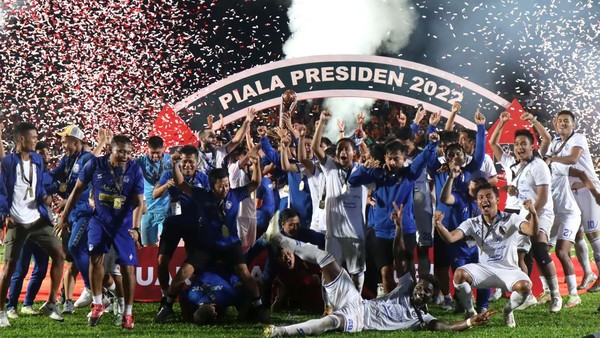 Momen Arema FC Sabet Gelar Ketiga Piala Presiden