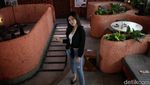 Potret Monna Frans, Aspri Hotman Paris Mualaf
