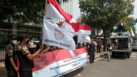 Aspirasi rakyat dan Kader Pekat IB dari Provinsi Riau menduga kuat seorang pejabat yang melakukan tindakan tidak terpuji itu yakni Sekda Kampar berinisial YS. Dengan kekuasaan dan Jabatannya ia melakukan tindakan sewenang-wenang ingin mengusai Kebun Sawit yang selama ini dikuasai oleh Koperasi Petani Iya Basambo Desa Terantang, Kecamatan Tambang, Kabupaten Kampar, Riau.