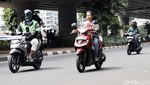 Duh... Pemotor Tanpa Helm Wara-wiri di Tanah Abang, Jakpus
