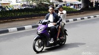 Selain itu mereka juga tidak memakai masker di masa pandemi COVID-19.