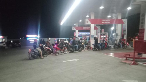 Sejumlah SPBU di Kabupaten Cianjur, Jawa Barat dilaporkan mengalami kekosongan BBM subsidi Pertalite. Pertamina pun buka suara. Ini foto-fotonya.