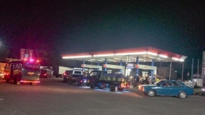 Penampakan Cianjur Langka Pertalite Sejumlah SPBU di Kabupaten Cianjur, Jawa Barat dilaporkan mengalami kekosongan BBM subsidi Pertalite. Pertamina pun buka suara. Ini foto-fotonya.