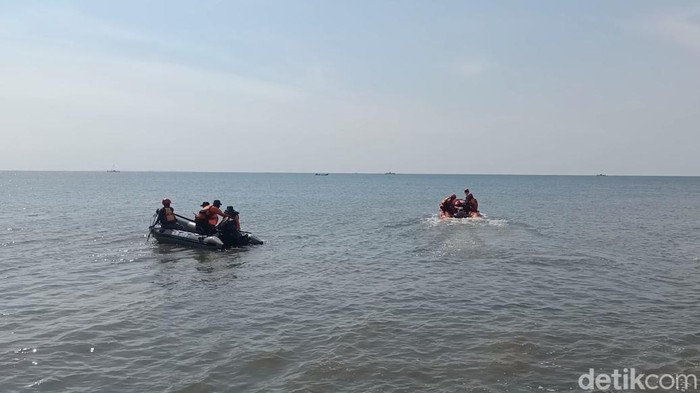 Pencarian pemilik perahu karam di Probolinggo belum membuahkan hasil.