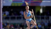 Begini gaya Wilma Murto dari Finlandia saat akan melakukan pendaratan.