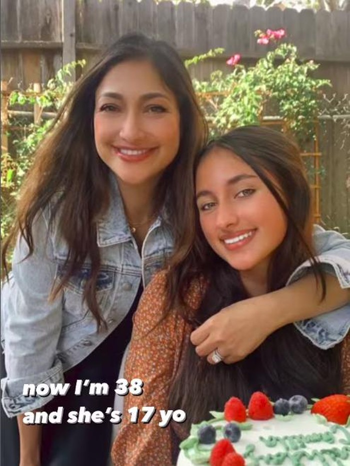 Rahma Azhari dan putri sulungnya.