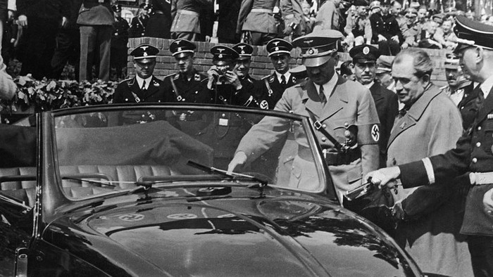 Volkswagen atau VW merupakan pabrikan mobil asal Jerman yang berdiri sejak 1937. Berikut rekam jejak VW sejak dicoba Hitler hingga menjadi mobil listrik.