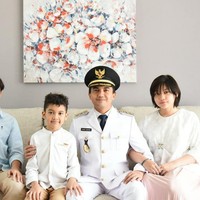 H. Sahrul Gunawan, S.E. mengawali kariernya dari dunia modeling, kemudian merambah ke dunia tarik suara dan akting hingga politik. Kini ia menjabat sebagai Wakil Bupati Bandung periode 2021–2026. Foto: Dok. Instagram @sahrulgunawanofficial.