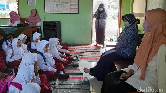 SDN Kawedusan 2 di Blitar hanya dapat 9 siswa baru.