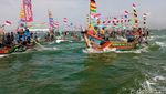 Potret Sedekah Laut di Desa Citemu Cirebon, Meriah Banget!