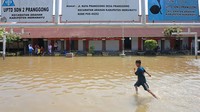 Banjir ini disebabkan luapan Sungai Cipelang, Indramayu, Senin (18/7/2022).