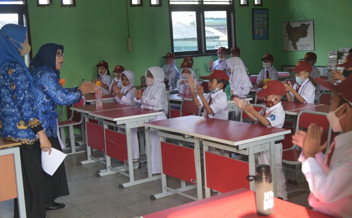 Tahun Ajaran Baru Selalu Dimulai Tiap Juli? Begini Alasannya! 2 Tahun Ajaran Baru Selalu Dimulai Tiap Juli? Begini Alasannya!