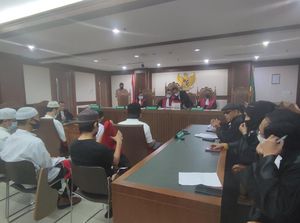 6 Pengeroyok Ade Armando Dituntut 2 Tahun Penjara!