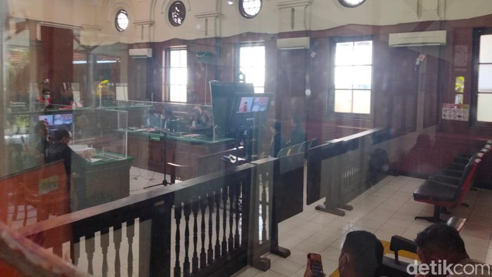 Sidang perdana Mas Bechi