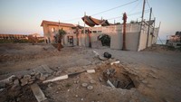 Penampakan setelah serangan udara Israel di Kota Gaza. Aksi saling serang ini terjadi beberapa jam setelah Presiden Amerika Serikat (AS) Joe Biden menuntaskan rangkaian kunjungan ke Israel dan Tepi Barat.