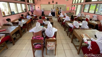 Melihat Suasana Siswa Ikuti MPLS di SMPN 51 Bandung
