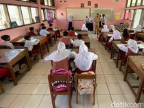 Video: Jabar Terapkan 50 Siswa Satu Kelas, Pengamat: Idealnya 20-an!