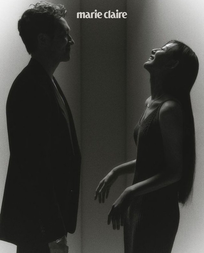 Drama Korea My Liberation Notes menampilkan hubungan Son Suk Ku dan Kim Ji Won yang dewasa. Meskipun tak banyak bicara, Mr. Gu menunjukkan perhatiannya pada Yeom Mi Jeong lewat tindakan. Adegan romantis keduanya pun viral di media sosial. Foto: dok. Marie Claire