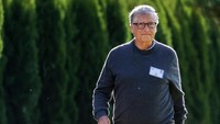 Bill Gates dalam sebuah acara konfrensi Allen & Company di Idaho, AS, 8 Juli 2022.  Dikutip dari Forbes, Senin (18/7/2022), Bill Gates menyatakan pada Rabu lalu akan menyumbangkan US$ 20 miliar hartanya ke Bill & Melinda Gates Foundation bulan ini. Hal ini sebagai upaya yayasan untuk meningkatkan pemberian tahunannya sebesar 50% pada tahun 2026. (Kevin Dietsch/Getty Images)  