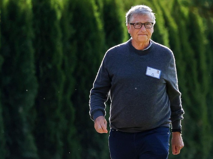 SUN VALLEY, IDAHO - JULY 08: Bill Gates, co-founder of Microsoft and Chair of the Gates Foundation, walks to a morning session during the Allen & Company Sun Valley Conference on July 08, 2022 in Sun Valley, Idaho. The worlds most wealthy and powerful businesspeople from the media, finance, and technology will converge at the Sun Valley Resort this week for the exclusive conference. (Photo by Kevin Dietsch/Getty Images)