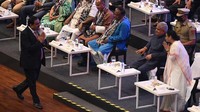 Sementara, sejalan dengan rencana pemberian sumbangan, posisi Bill Gates turun satu peringkat ke posisi ke-5 orang terkaya dunia. Kekayaannya tercatat sekitar US$ 102 miliar berdasarkan penutupan perdagangan AS pada hari Kamis. (Hindustan Times/Getty Images)