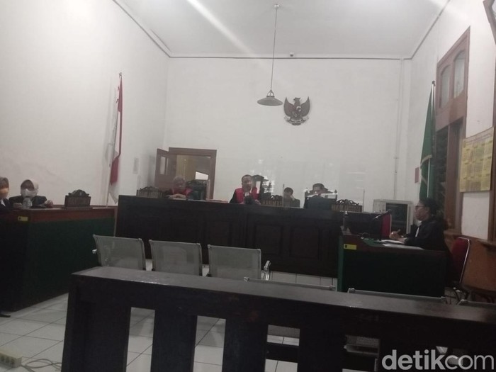 Suasana sidang vonis kasus korupsi di PT Posfin